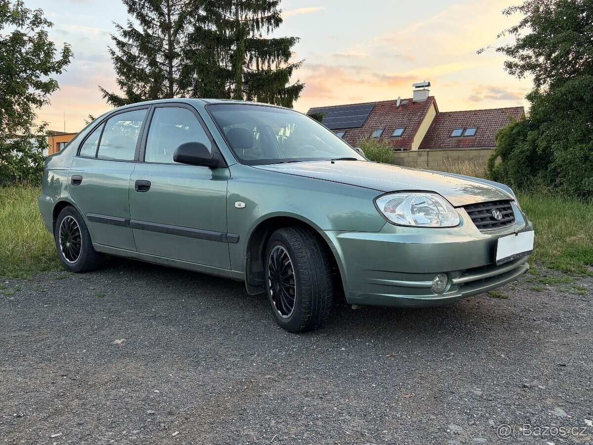 HYUNDAI ACCENT NOVÉ V ČR/1.MAJITEL/104TIS.KM/KLIMATIZACE