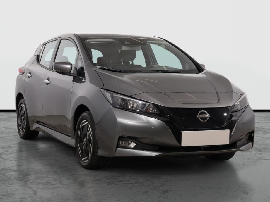 Nissan Leaf, 40 kWh, SoH 90%, Automat, ČR,1.maj,,