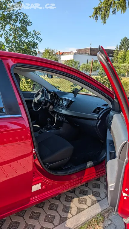 Ikonické Mitsubishi Lancer 1.6i (2016) - 93 000 km