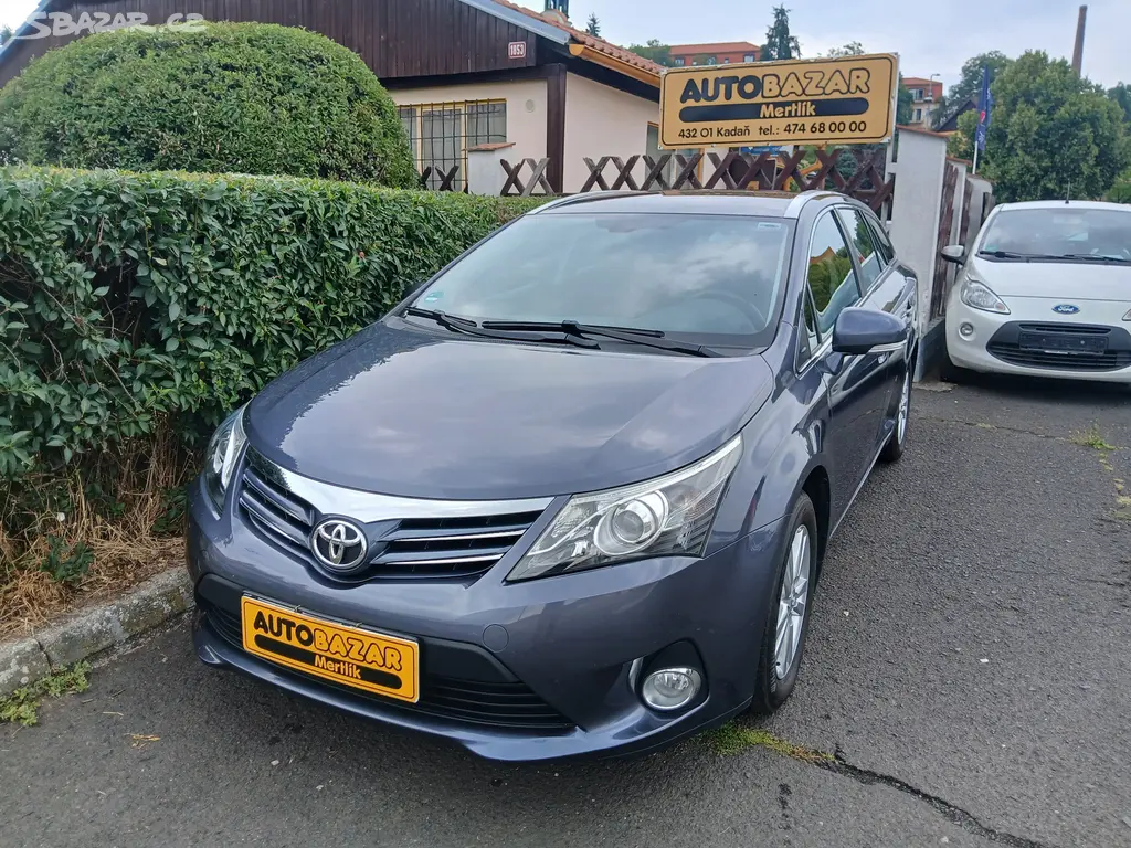 Toyota Avensis Com 1.8i Málo najeto!