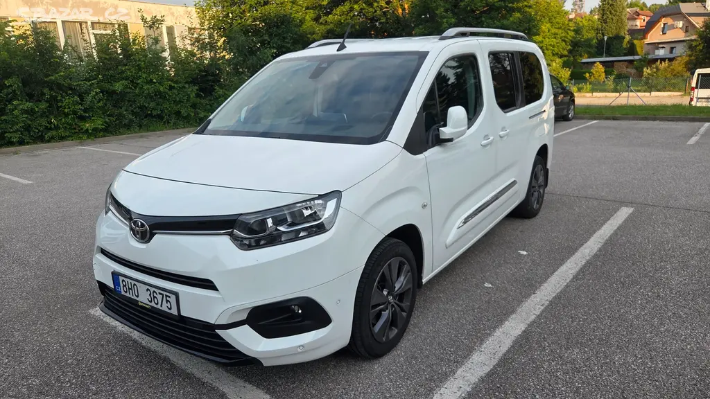 Toyota ProAce City Family Comfort 1.2 8 AT long