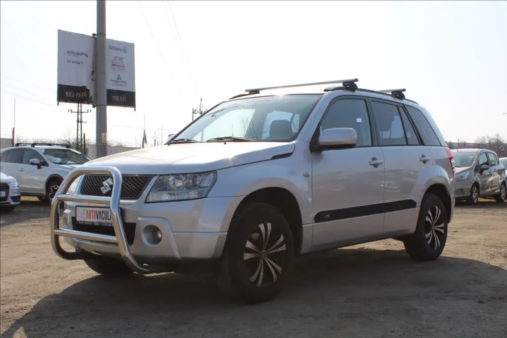 Suzuki Grand Vitara, 2,0 i + LPG  LPG,4 x 4,TAŽNÉ