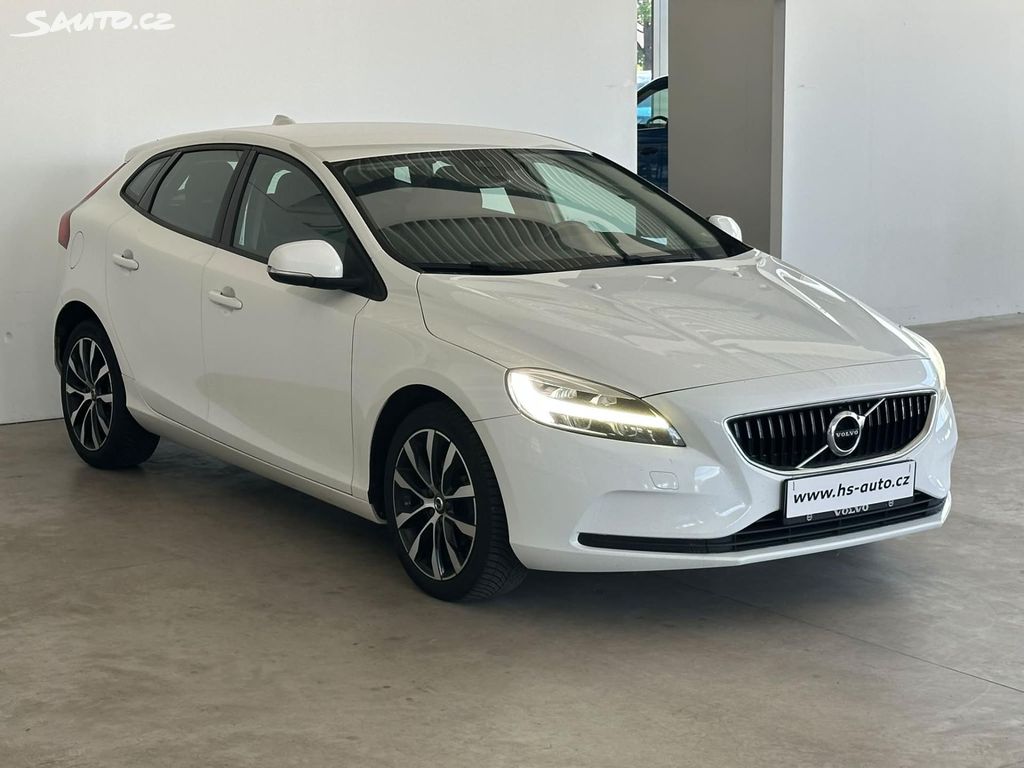 Volvo V40, 2.0 D2 88kW, Full LED, NAVI