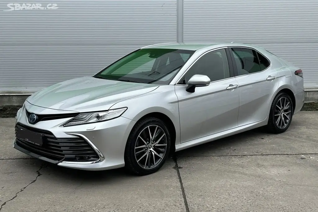 Toyota camry 2.5 hybrid at