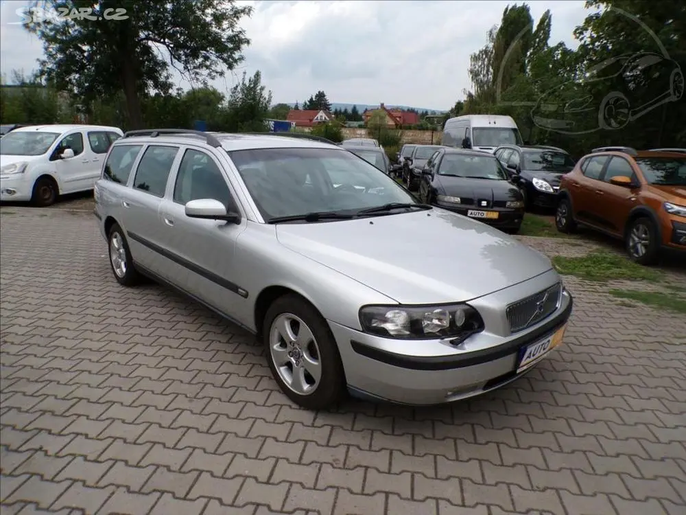 Volvo V70 2,4 D5 TAŽNÉ ZAŘÍZENÍ,XENONY