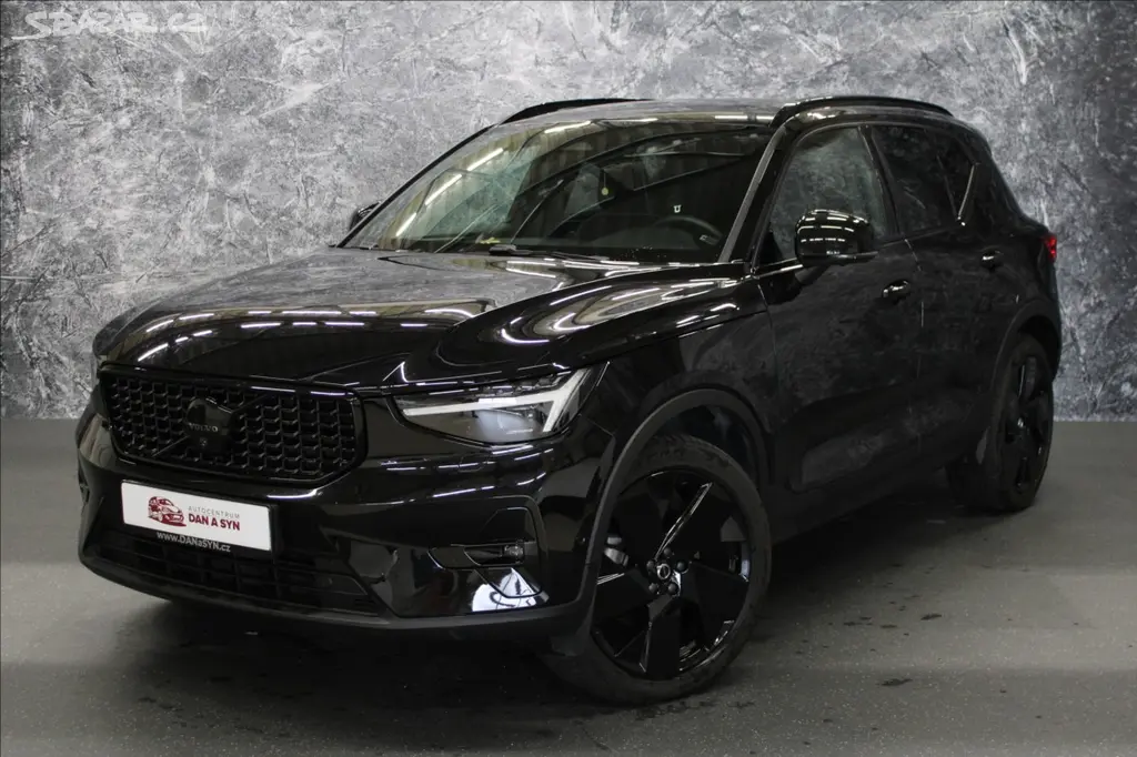 Volvo XC40, 2,0 B4 BLACK E. ULTRA AT 2025