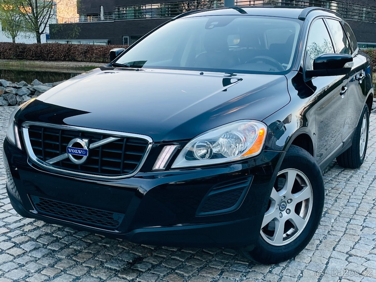 Volvo XC60 2.0 D3 5VÁLEC VÝHŘEV AUTOMAT SENZORY