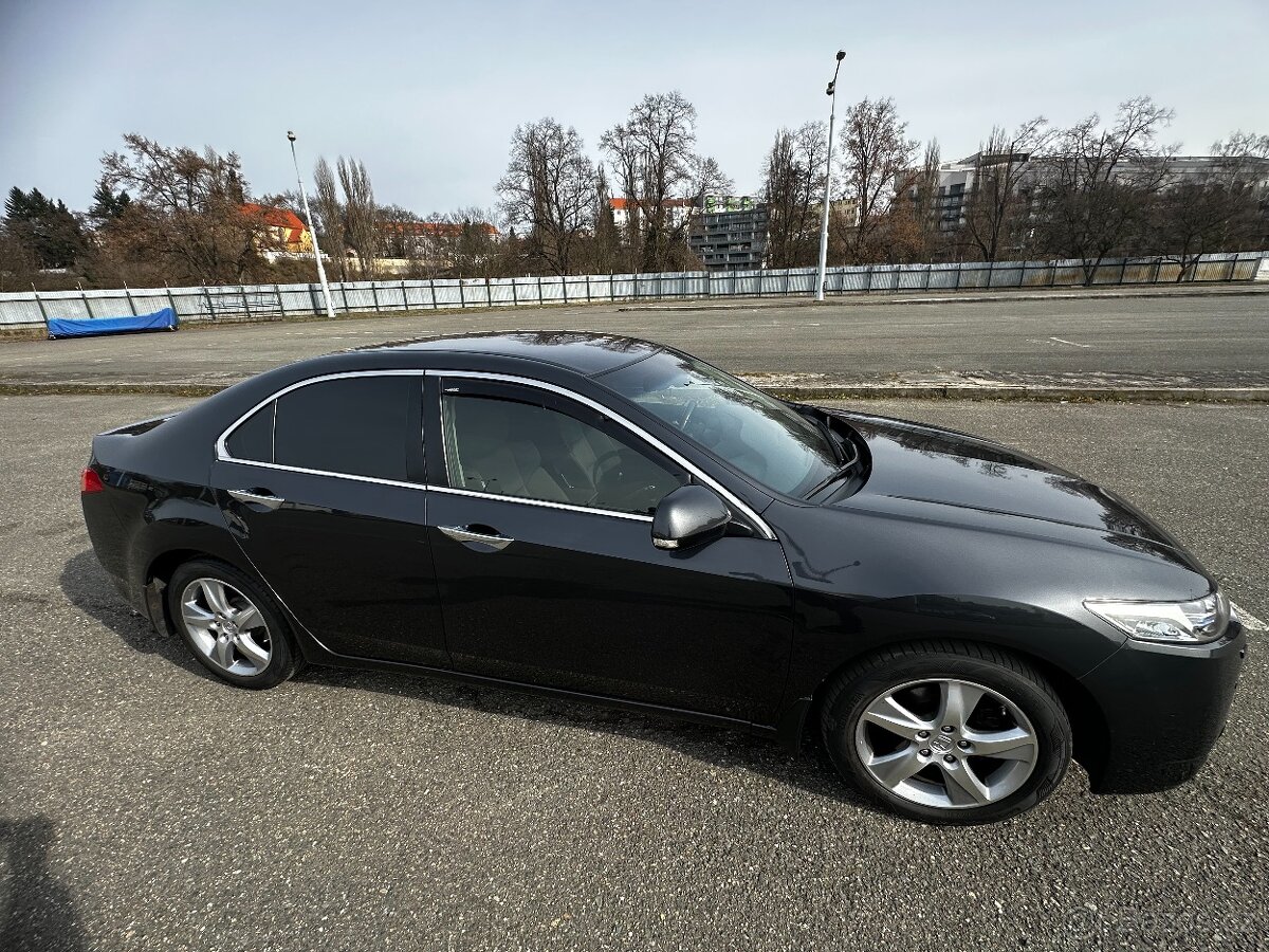 Honda Accord 2.0i - beznin, r.v. 2014, naj. 90.000km