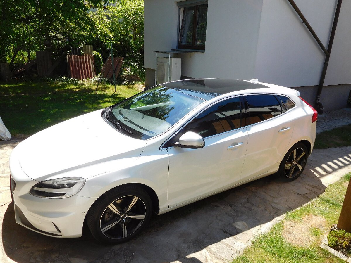 VOLVO V40 2.0 D3 R-DESIGN r.2018, 123 tis.km, 110kW