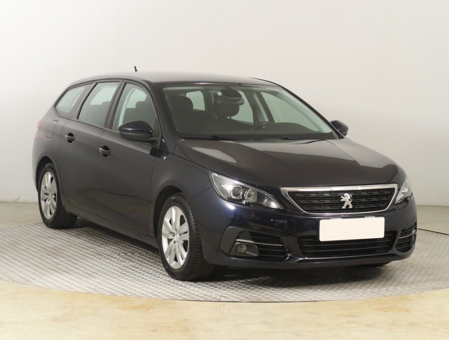 Peugeot 308, 1.2 PureTech, ČR,2.maj, Serv.kniha,