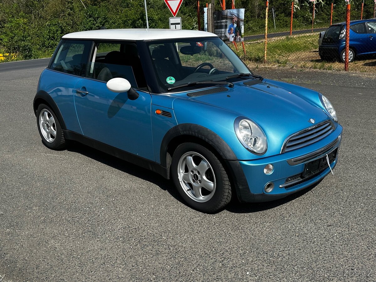 Mini Cooper 1.6i 85kw, r.2005, klima, 2.majitel