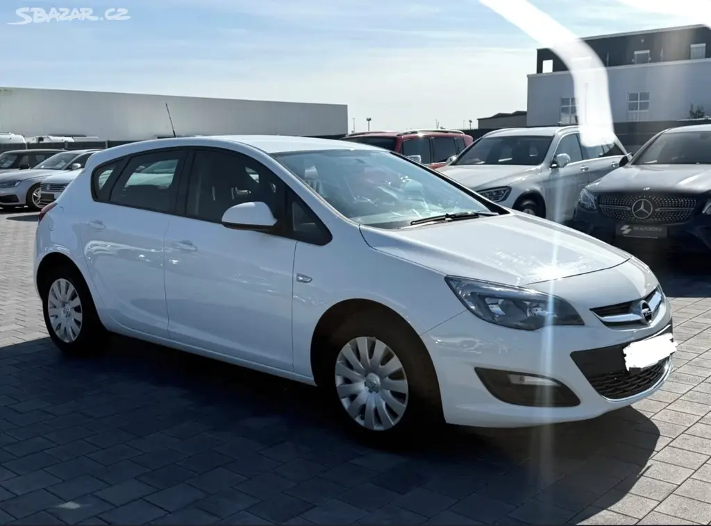 Opel Astra 1.4i 74kw, ČR 10/2015, 85 000KM