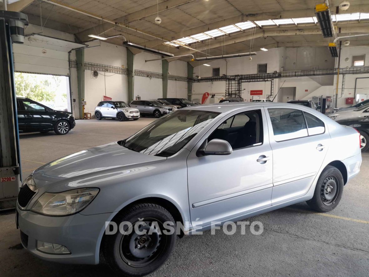 Škoda Octavia II, 1.6i, AC, výhřev sed, liftback,