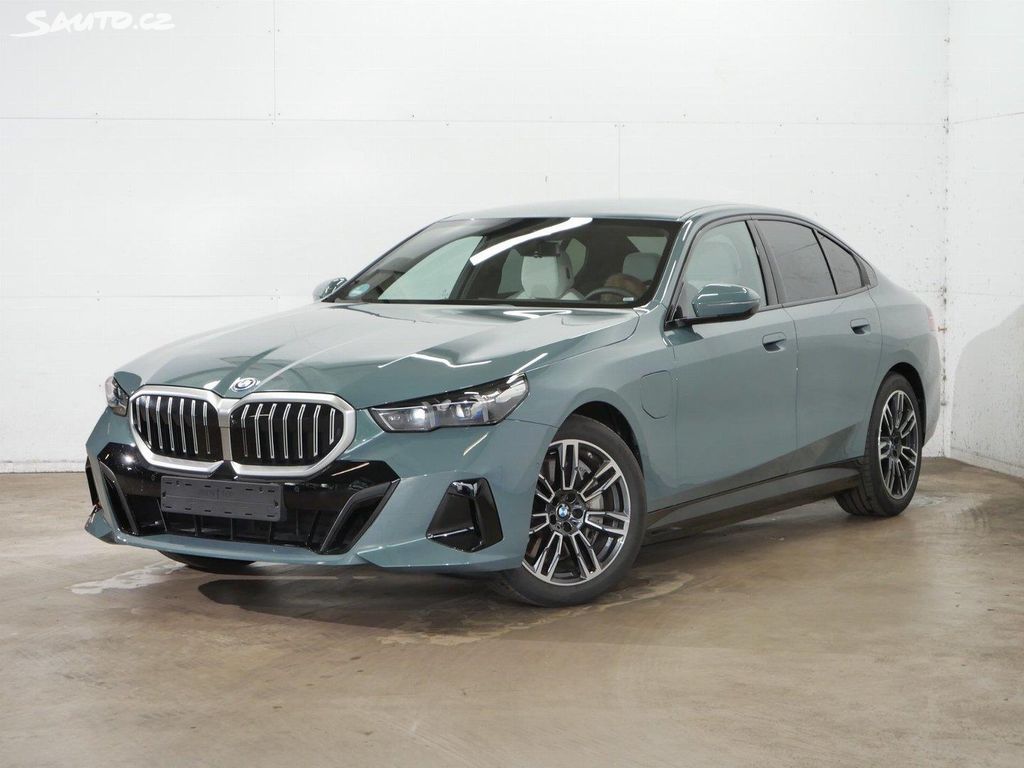 BMW Řada 5, 550e xDrive Tažné Bowers